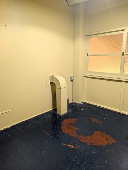 More Photos Of 600-604 2nd Ave, Seattle Storefront Retail Office For Lease