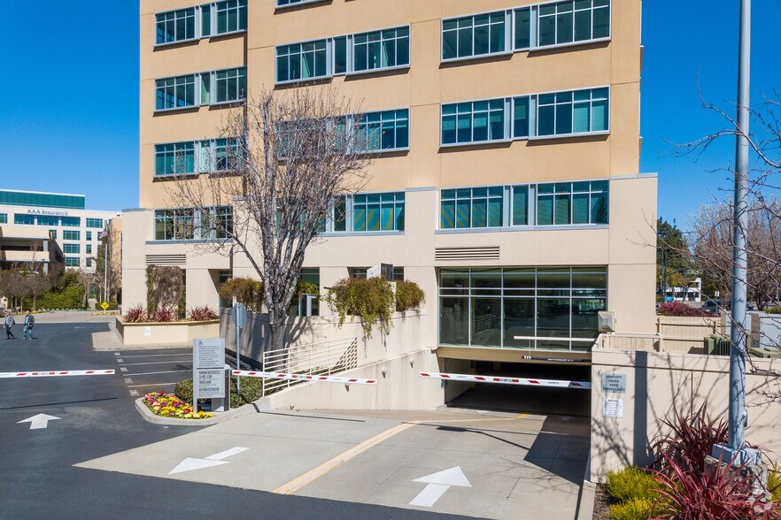 More Photos Of 3003 Oak Rd, Walnut Creek Office For Lease