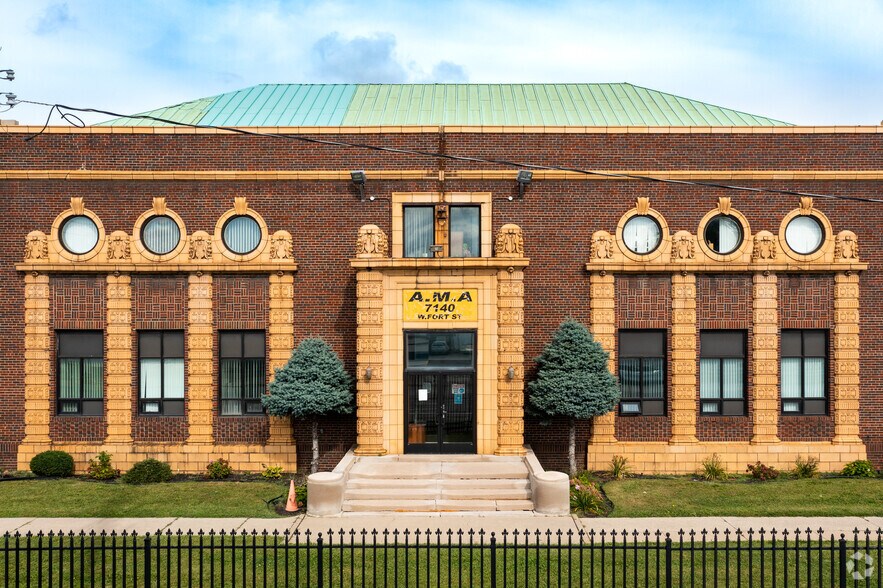 More Photos Of 7140 W Fort St, Detroit Office For Lease