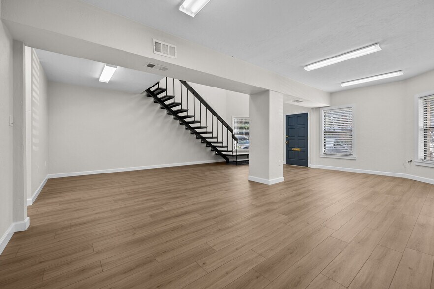 More Photos Of 4010 W Newberry Rd, Gainesville Office For Sale