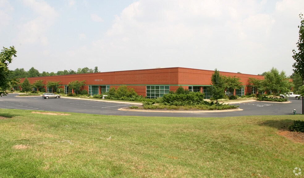 More Photos Of 8642 W Market St, Greensboro Flex For Lease