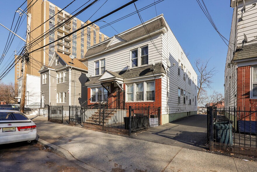 More Photos Of 150 Dayton St, Newark Multifamily For Sale