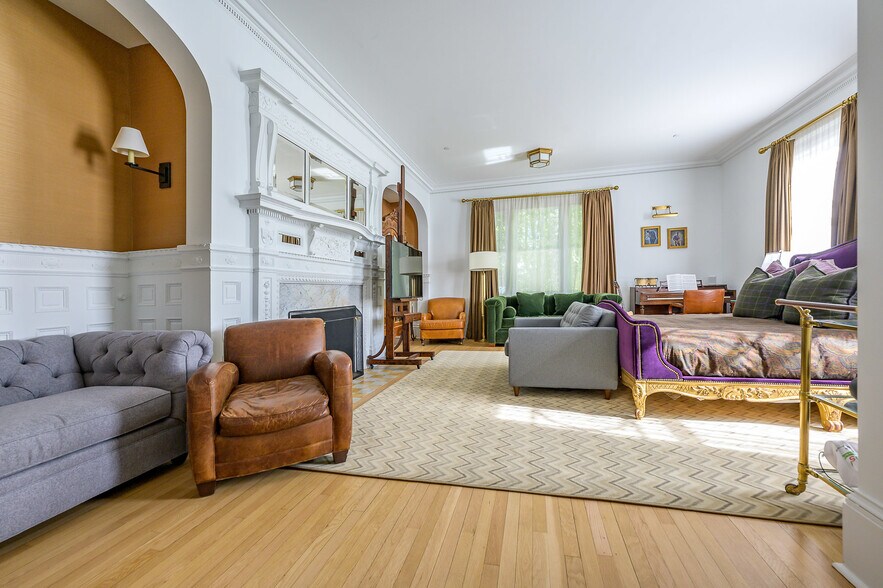 More Photos Of 2 Kemble St, Lenox Hospitality For Sale