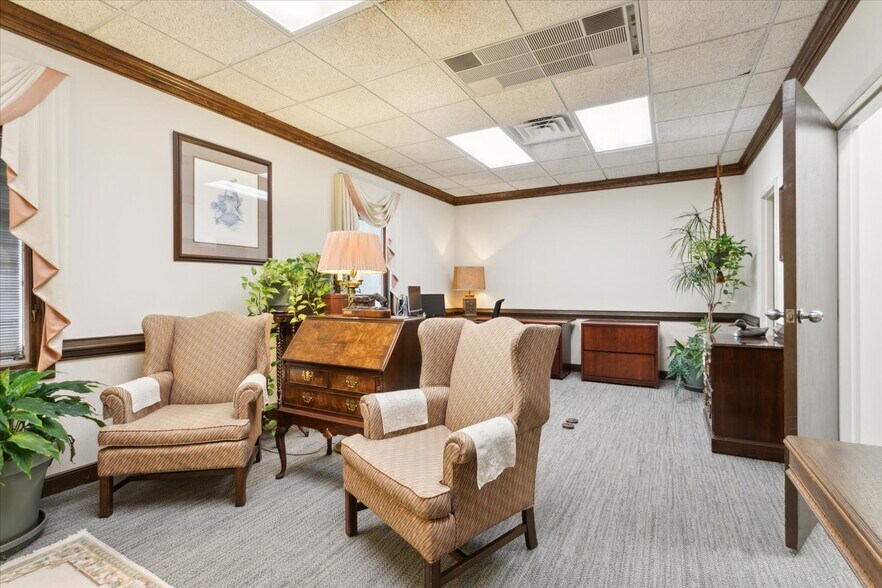 More Photos Of 732 Thimble Shoals Blvd, Newport News Office For Sale