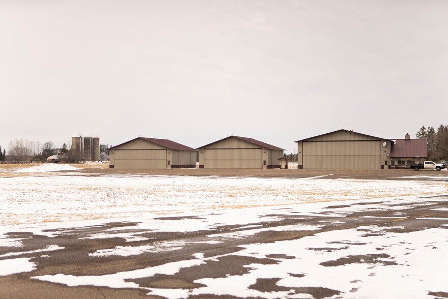 More Photos Of 24226 Lone Pine Rd, Hinckley Airport For Sale