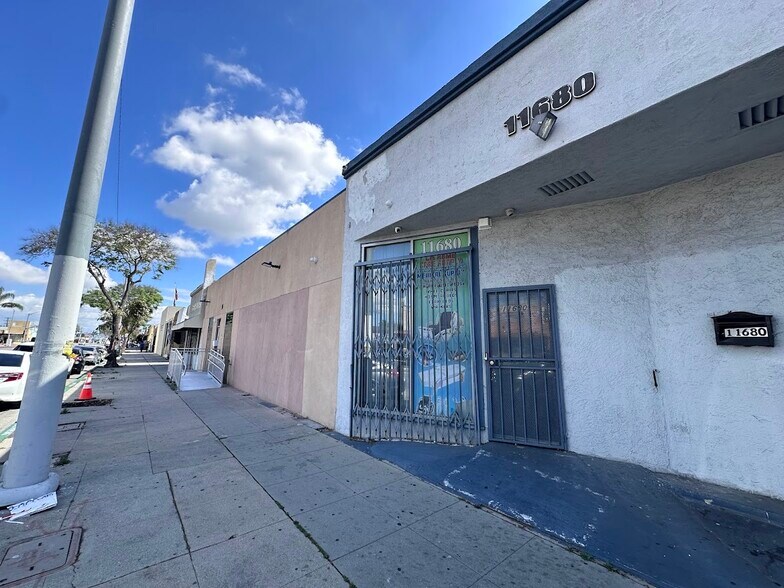 More Photos Of 11680-11682 Atlantic Ave, Lynwood Medical For Lease