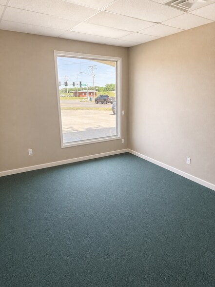 More Photos Of 825 W 3rd St, Caruthersville Office For Lease