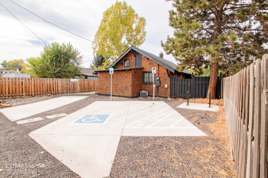 More Photos Of 324 NW Hill St, Bend Freestanding For Sale