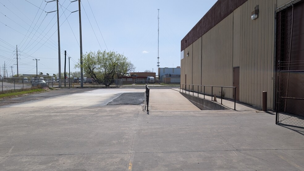 More Photos Of 4702 Baldwin Blvd, Corpus Christi Warehouse For Lease