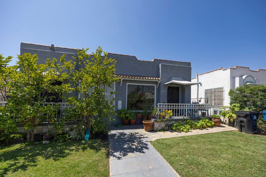 More Photos Of 2211 S Bronson Ave, Los Angeles Apartments For Sale