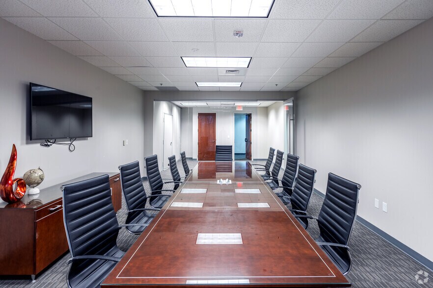 More Photos Of 2550 W Tyvola Rd, Charlotte Office For Lease