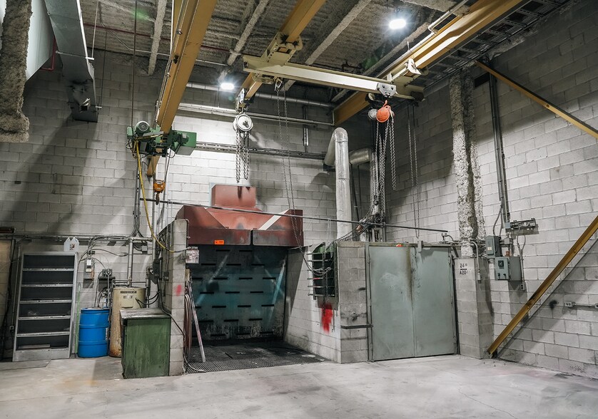 More Photos Of 3363 Davis Rd, Thorold Warehouse For Lease