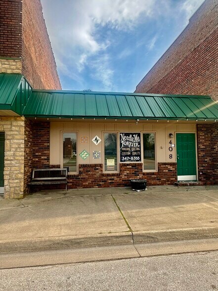 More Photos Of 418 E Washington St, Arma Storefront Retail Residential For Sale