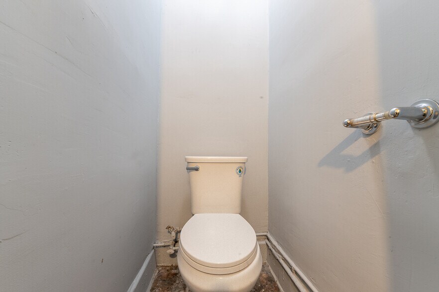 More Photos Of 1653 W Temple St, Los Angeles Storefront For Lease