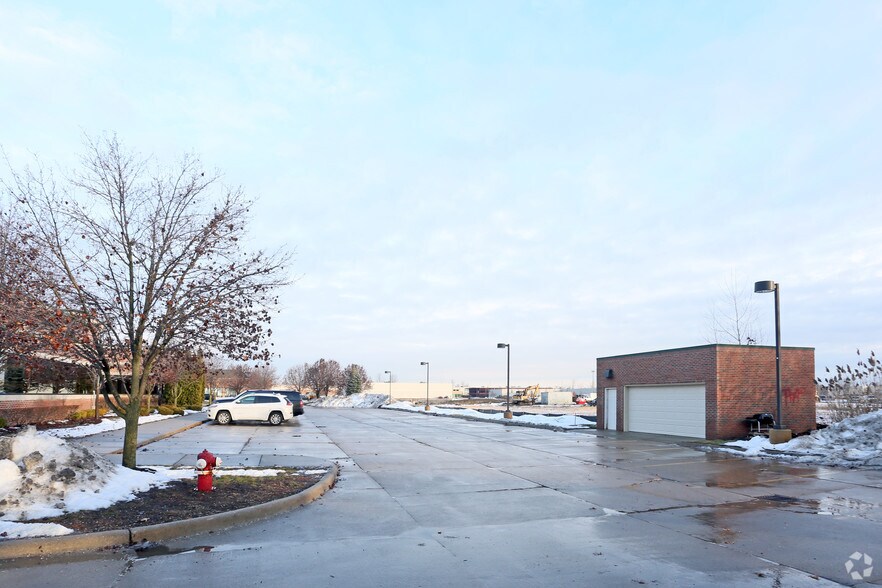 More Photos Of 50154-50202 Schoenherr Rd, Shelby Township Medical For Lease