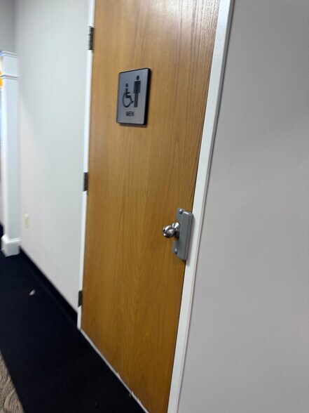 More Photos Of 20 Pidgeon Hill Dr, Sterling Medical For Lease