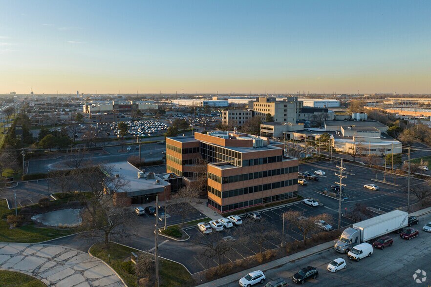 More Photos Of 501 W North Ave, Melrose Park Office For Lease