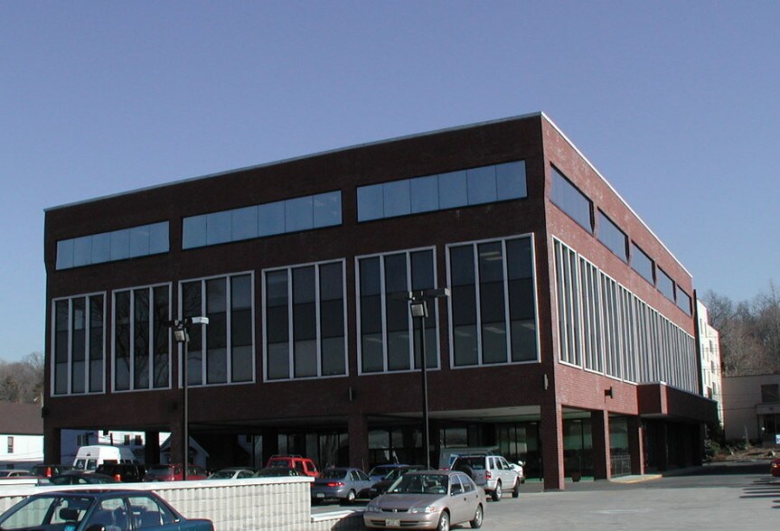 Primary Photo Of 106 Grand Ave, Englewood Medical For Lease