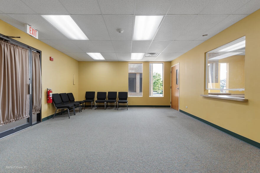 More Photos Of 507 W Kendall Dr, Yorkville Medical For Lease