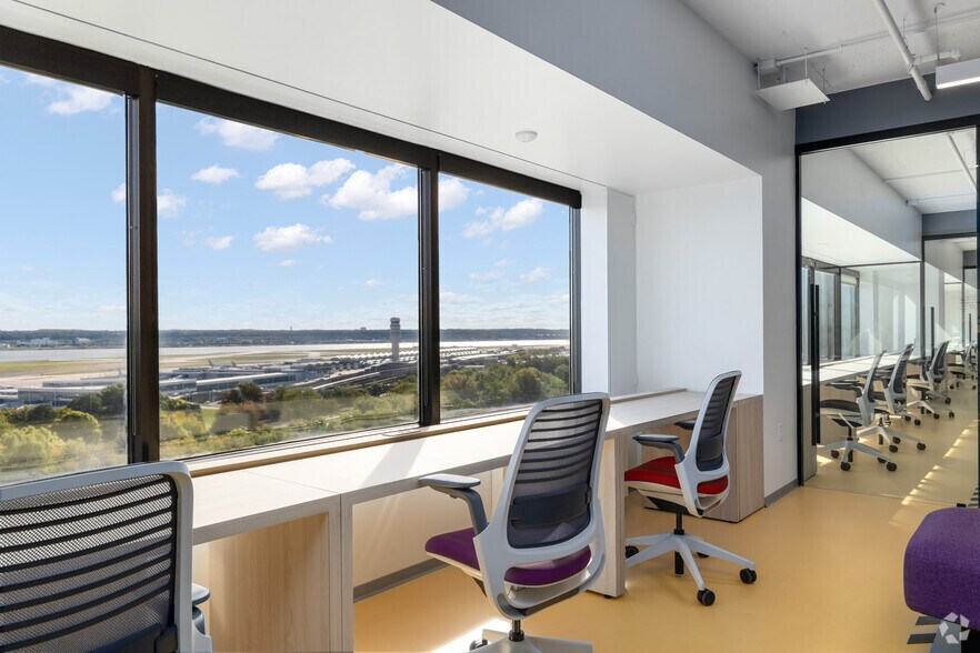 More Photos Of 1550 Crystal Dr, Arlington Office For Lease