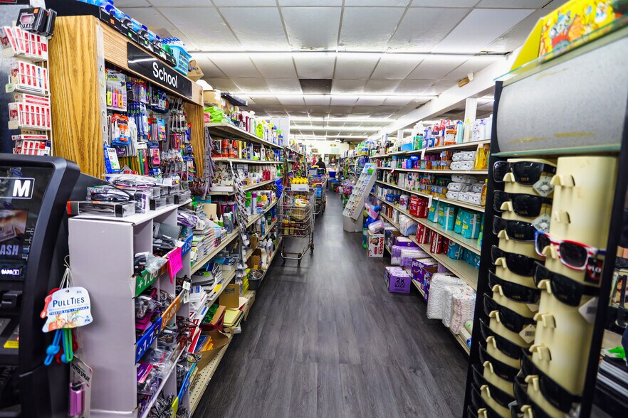 More Photos Of 9875 S Dixie Hwy, Erie Supermarket For Sale