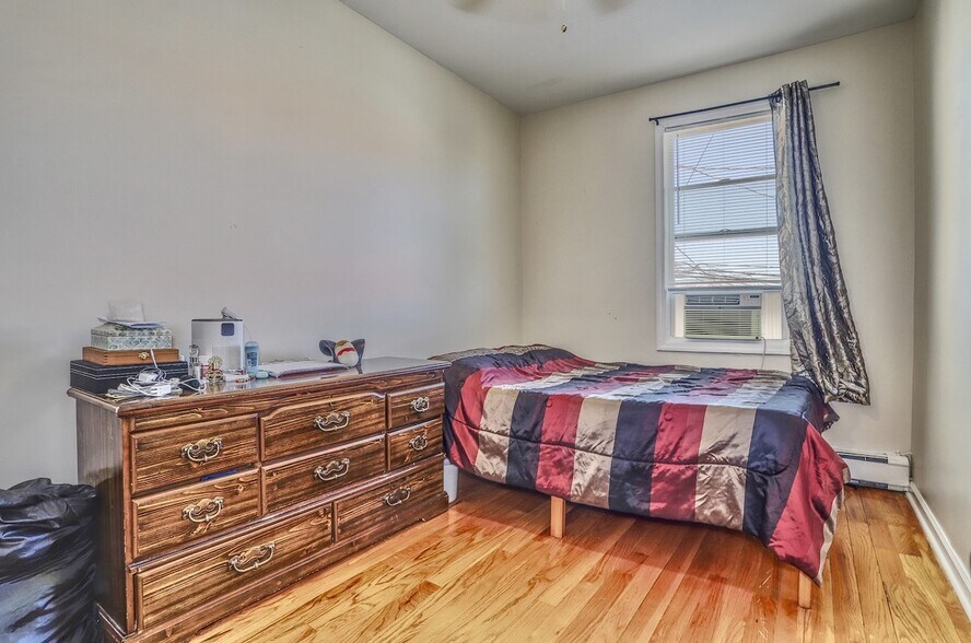 More Photos Of 71 Honiss St, Belleville Apartments For Sale