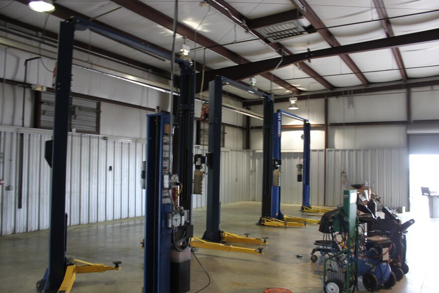 More Photos Of 39490 Lyndon B Johnson Fwy, Dallas Auto Dealership For Lease