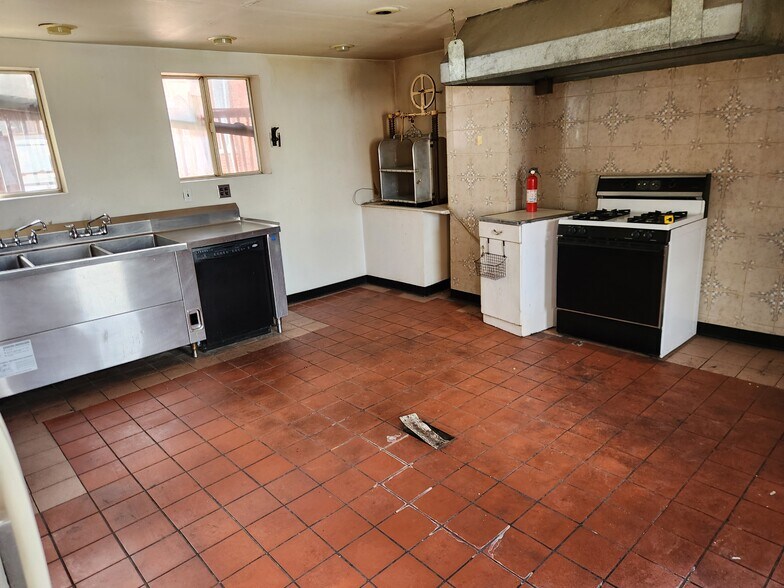 More Photos Of 1600 Bingham St, Pittsburgh Bar For Sale