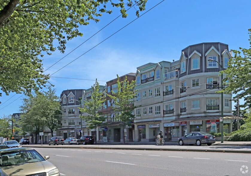 More Photos Of 470-560 Kingsway, Vancouver Storefront For Sale