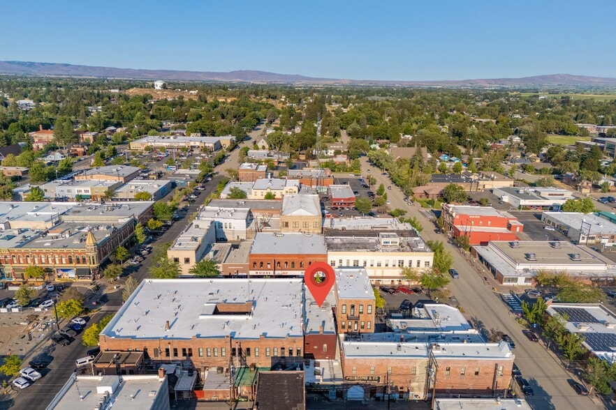 More Photos Of 309 N Pearl St, Ellensburg Storefront Retail Residential For Sale
