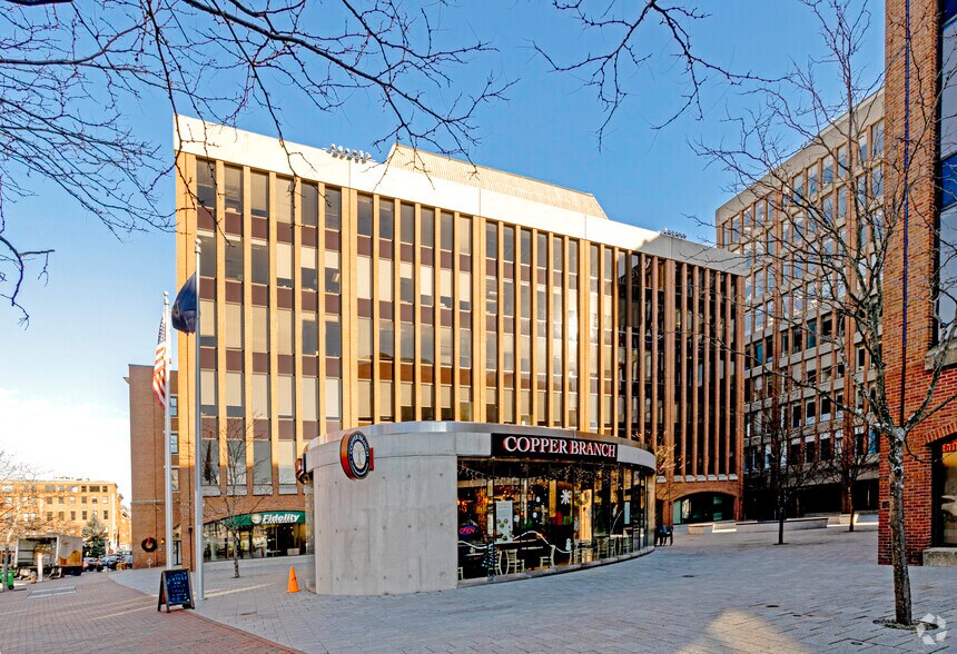 More Photos Of 190 Middle Rd, Portland Office For Lease