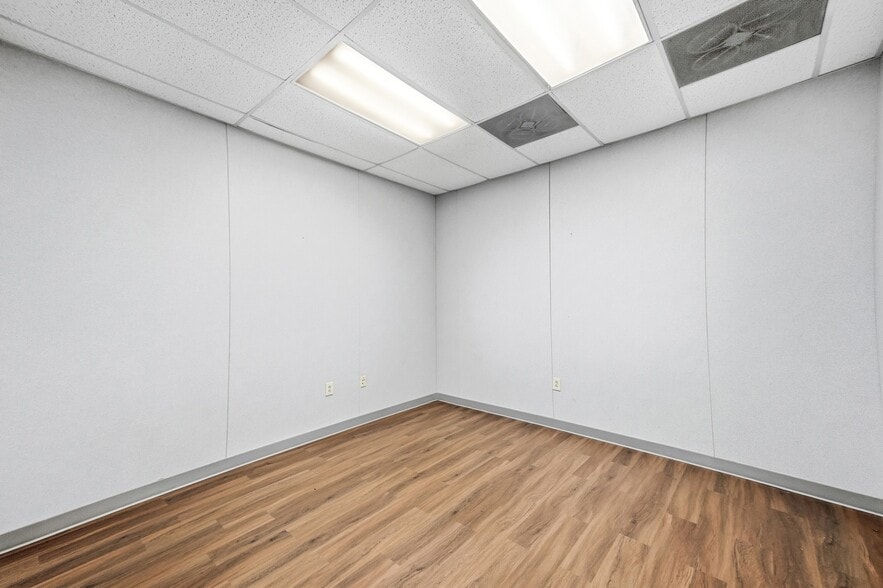 More Photos Of 10605 Southern Loop Blvd, Pineville Warehouse For Lease