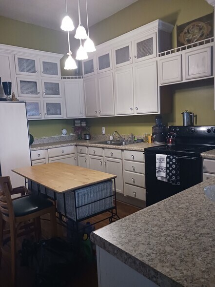 More Photos Of 106 W Anderson St, Selma Storefront Retail Residential For Sale