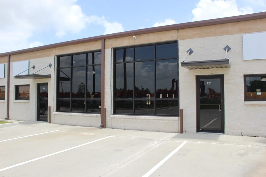 More Photos Of 951 E FM 646, League City Flex For Sale