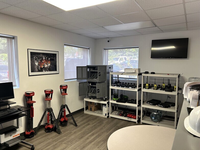 More Photos Of 7900 Pulaski Hwy, Rosedale Industrial For Lease