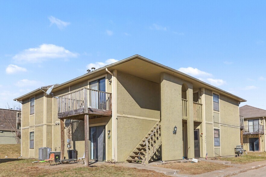 More Photos Of 8622-8630 Lane Ave, Raytown Apartments For Sale