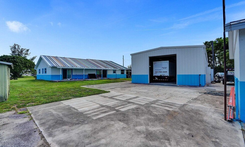 More Photos Of 340 Pike Rd, West Palm Beach Light Manufacturing For Lease