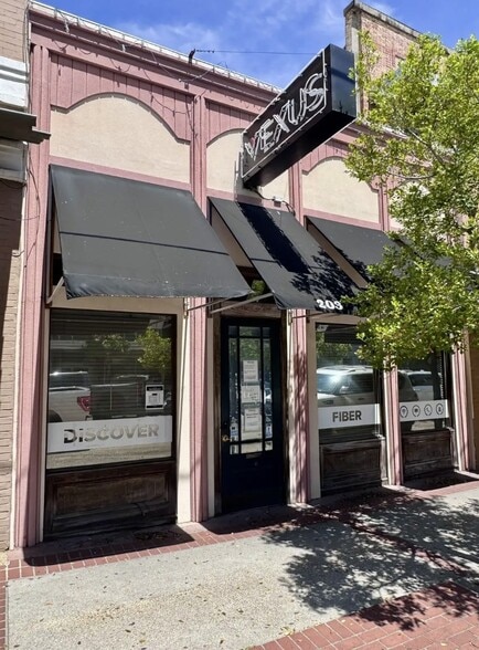 Primary Photo Of 203 E Thomas St, Hammond Office For Sale