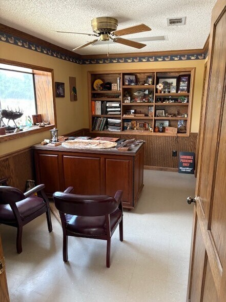 More Photos Of 311 Peach Wood Dr, Byron Light Manufacturing For Sale