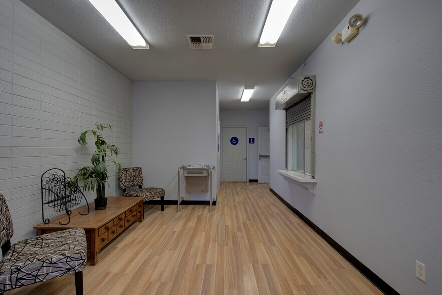 More Photos Of 295 Main St, Weed Office For Sale