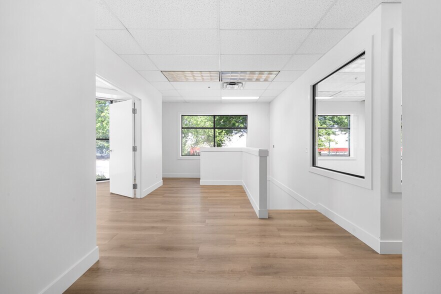 More Photos Of 8920 Fraserton Ct, Burnaby Warehouse For Lease