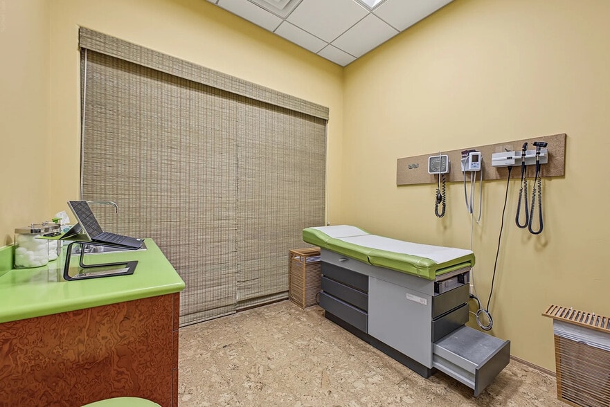 More Photos Of 20045 N 19th Ave, Phoenix Medical For Sale