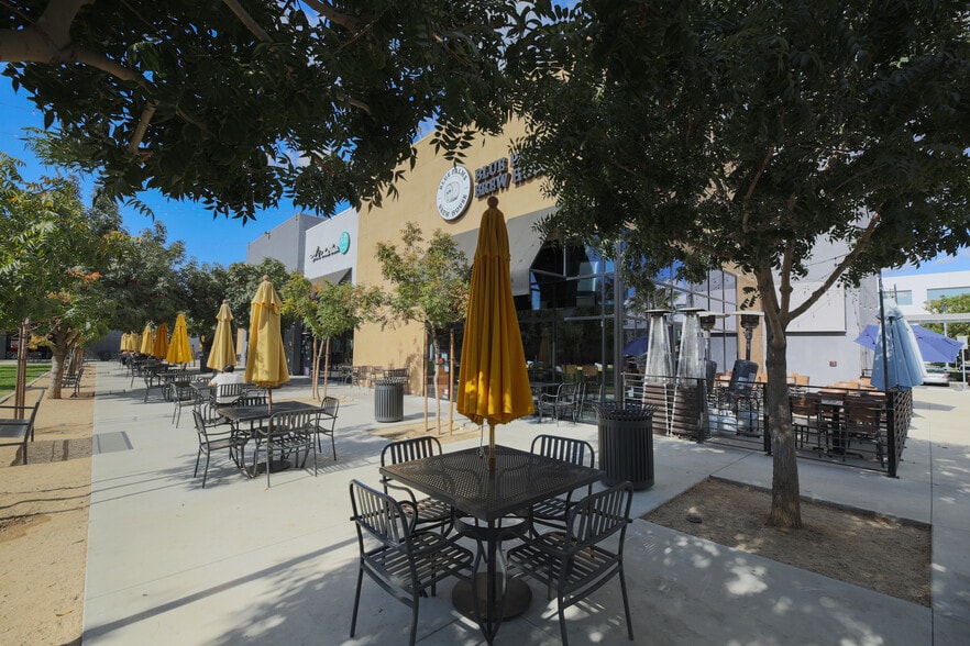 More Photos Of 8420-8440 Balboa Blvd, Northridge Storefront For Lease