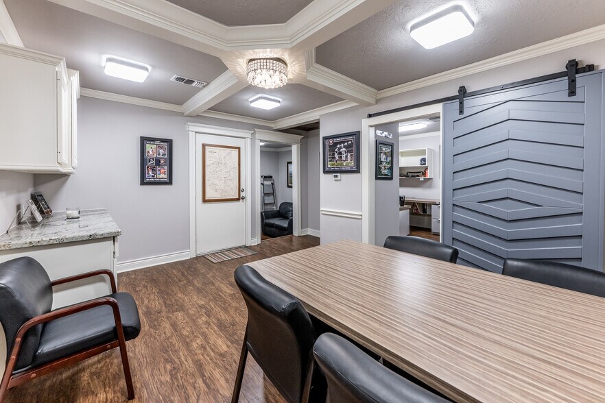 More Photos Of 101 Hidden Valley Cir, Huntsville Office For Sale