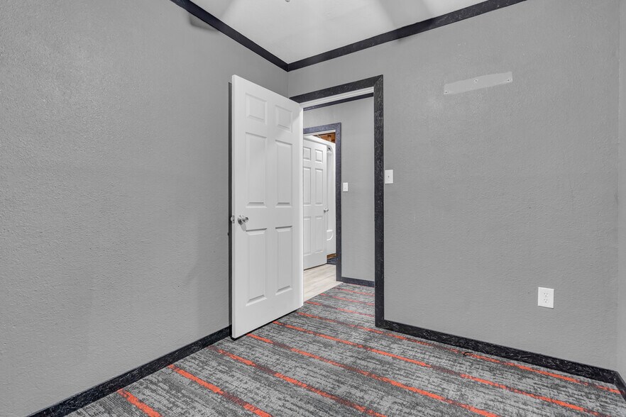 More Photos Of 603 Lake Murray Dr E, Ardmore Flex For Sale