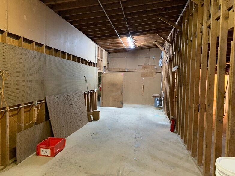 More Photos Of 4462 Oakwood Rd, Oakwood Industrial For Lease