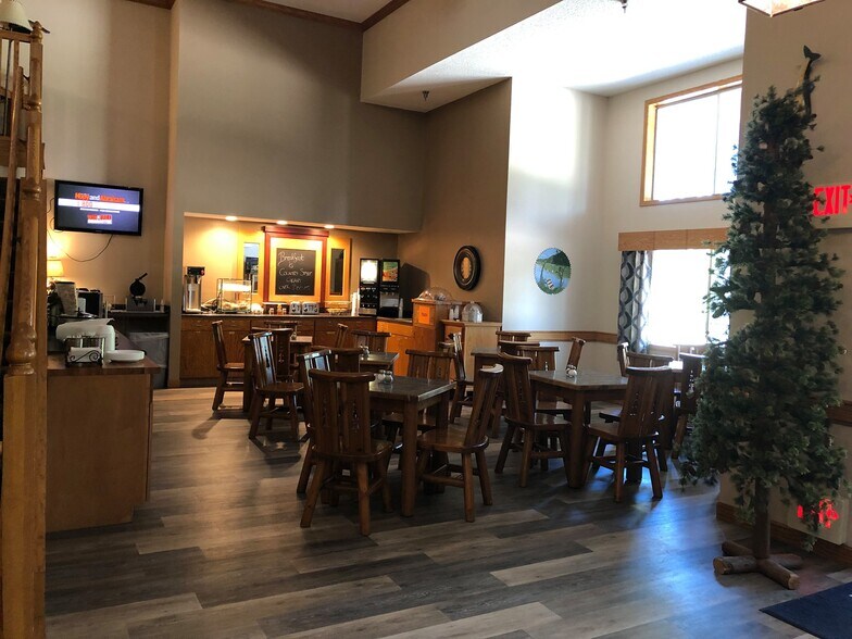 More Photos Of 515 W Water St, Fayette Hotel For Sale