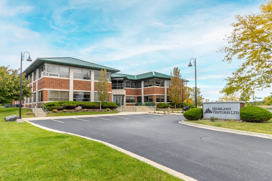 More Photos Of 2500 Lehigh Ave, Glenview Flex For Lease