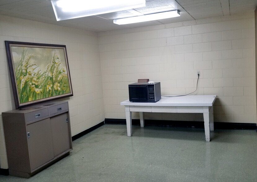 More Photos Of 49 Public Sq, Shelbyville Office For Sale