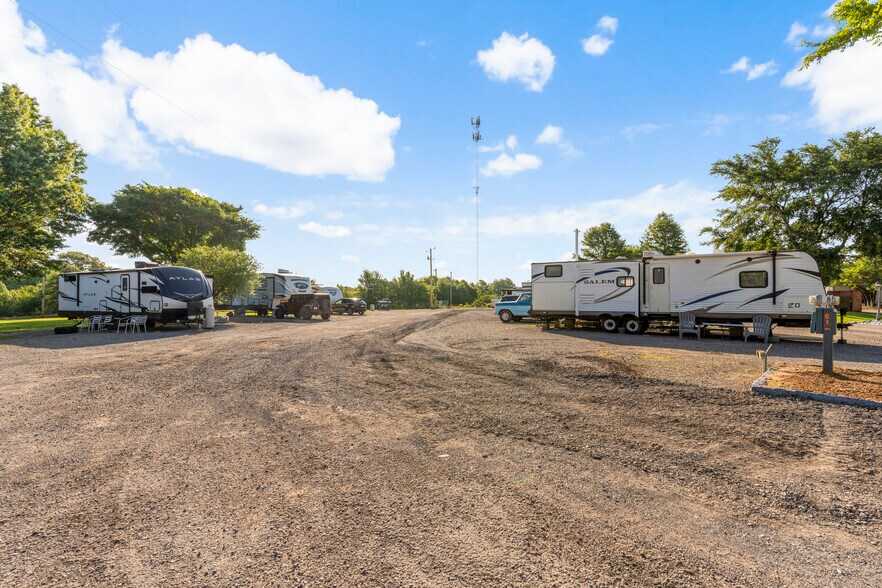 More Photos Of 6476 N 35th St W, Porter Trailer Camper Park For Sale